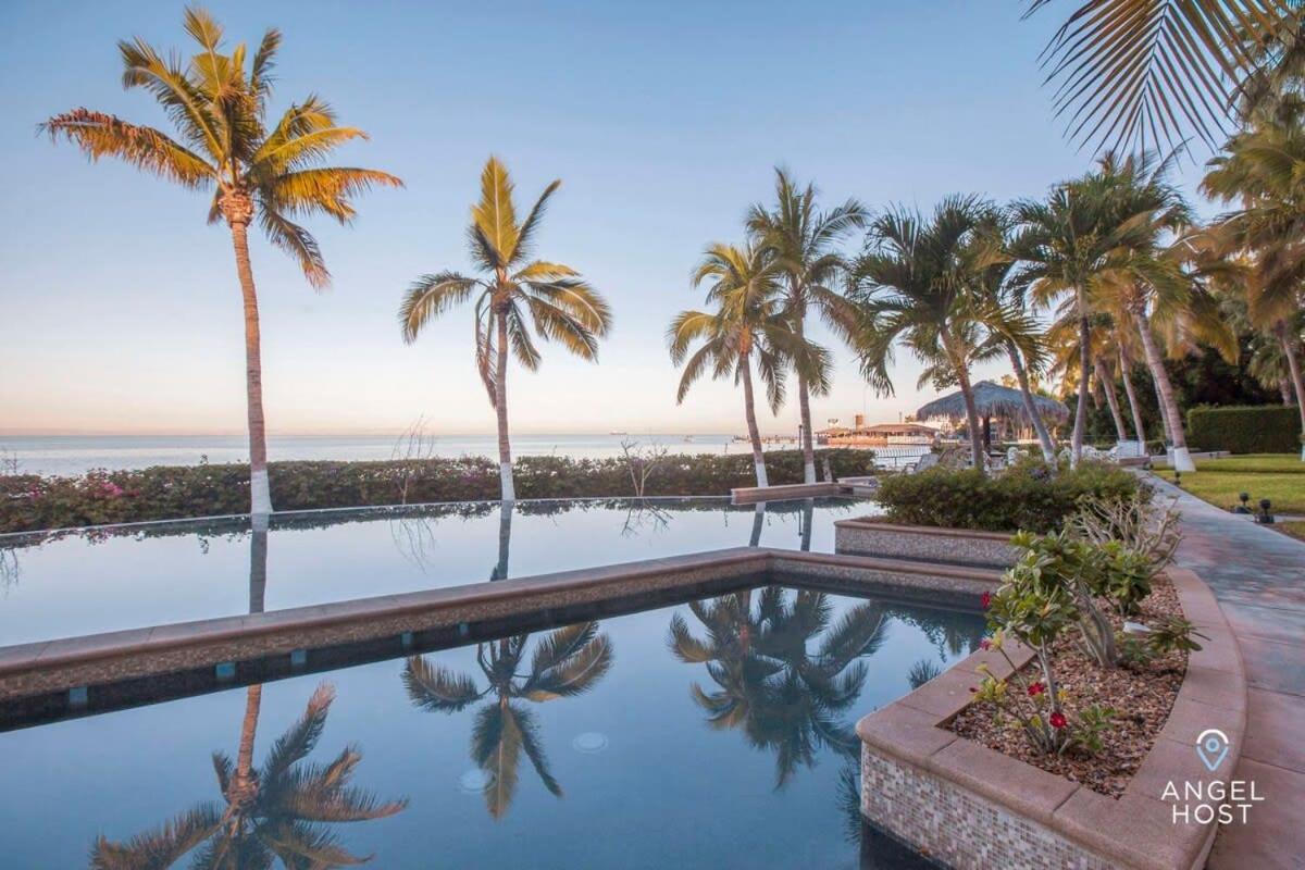 ラパス Private Oceanview Balcony & Infinity Pool Onsiteヴィラ エクステリア 写真